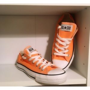 Nectarine Converse